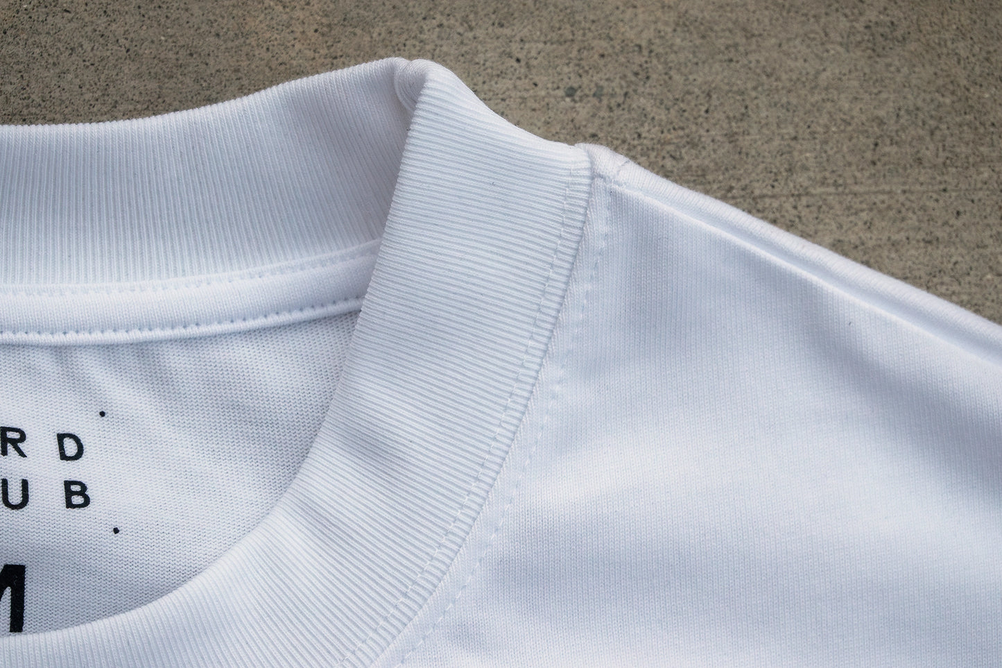 Detailed stitching along the collar hem of the eco-friendly organic cotton t-shirt, ideal for casual wear or bird-inspired gifts for nature lovers.