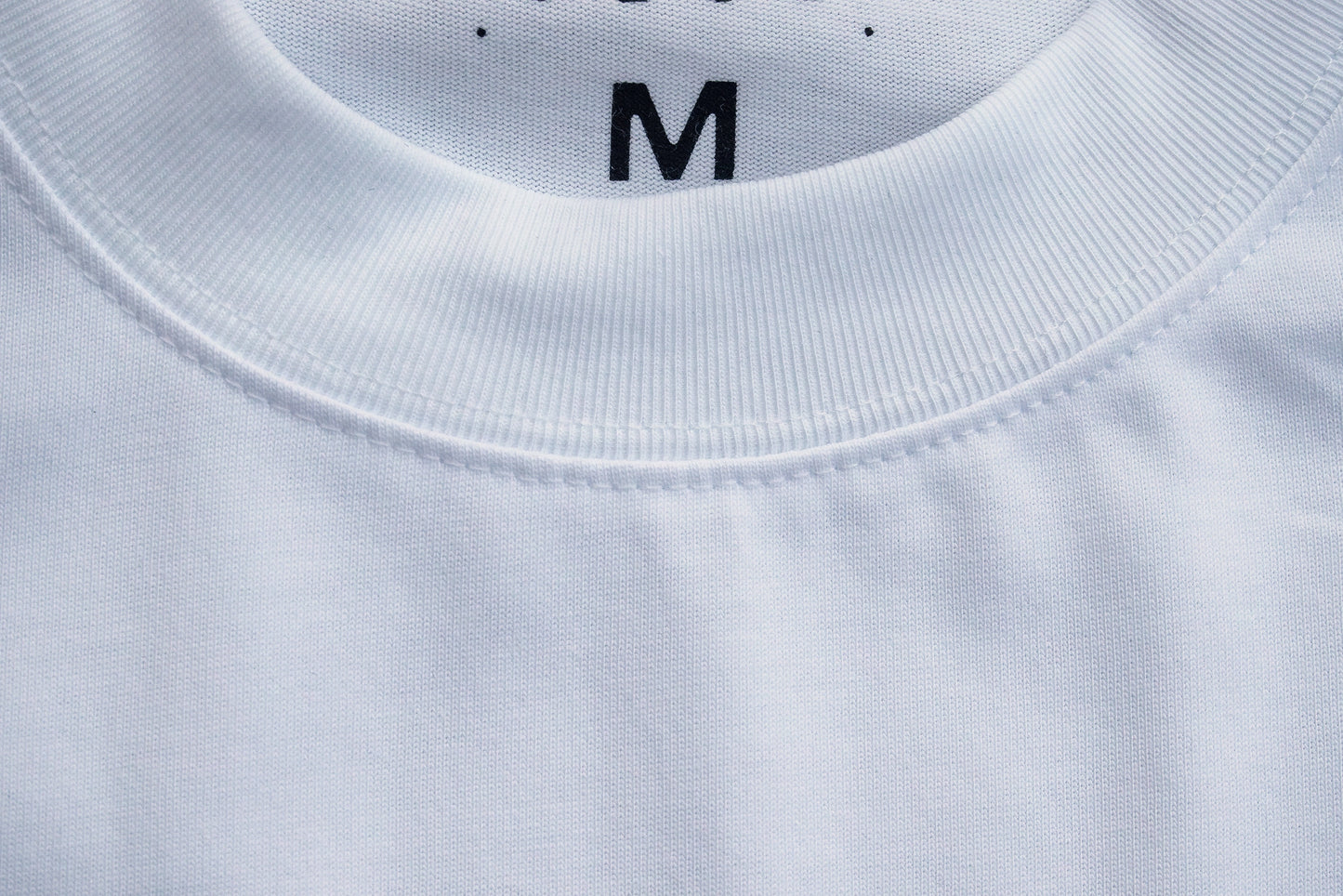 High-quality extra close-up of the ribbed collar on the organic cotton t-shirt by Bird Club. A premium gift for bird watchers and bird lovers alike.